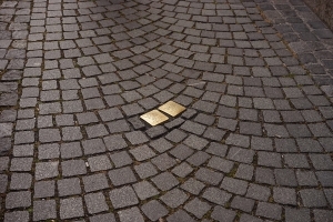 Gegen das Vergessen – Stolpersteine & andere Orte der Erinnerung