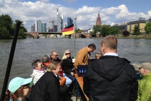 Benefiz-Aktion: Stadtführung vom Fluss - Entdecken Sie unsere Metropole auf einer alten Hafenbarkasse