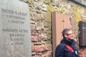 Unter dem Pflaster liegt der Strand - Die 68er auf dem Frankfurter Hauptfriedhof