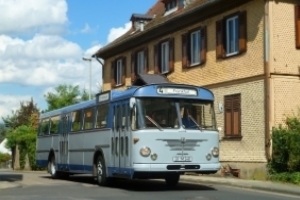 Petticoat & Wirtschaftswunder - Die Kostüm-Tour mit Pfiff im historischen Oldtimer-Bus