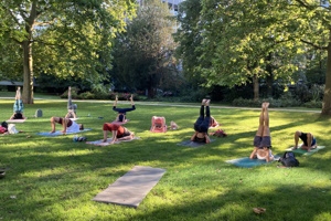 Dein Yoga Sommer 2023 - Mitten in Frankfurt mit Yoga-Expertin Susanne
