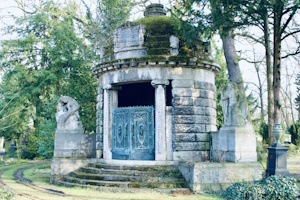 Offenbach Inside: Alter Friedhof - Magischer Ort voller Merkwürdigkeiten & berühmter Namen