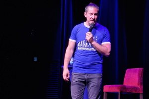 Der Wachtmeister: Amtliche Lachnummern!  – Der Comey-Abend im Theater Alte Brücke mit Patrick Büchler