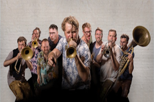 Backstage mit LaBrassBanda – Hinter den Kulissen des Amphitheater Hanau inkl. Konzertbesuch, Führung & Sektempfang